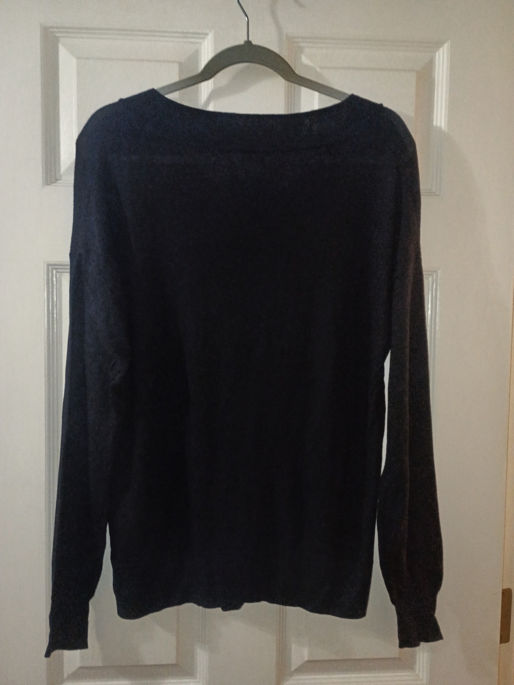 GAP Women’s Black V-Neck Sweater - Picture 5 of 5